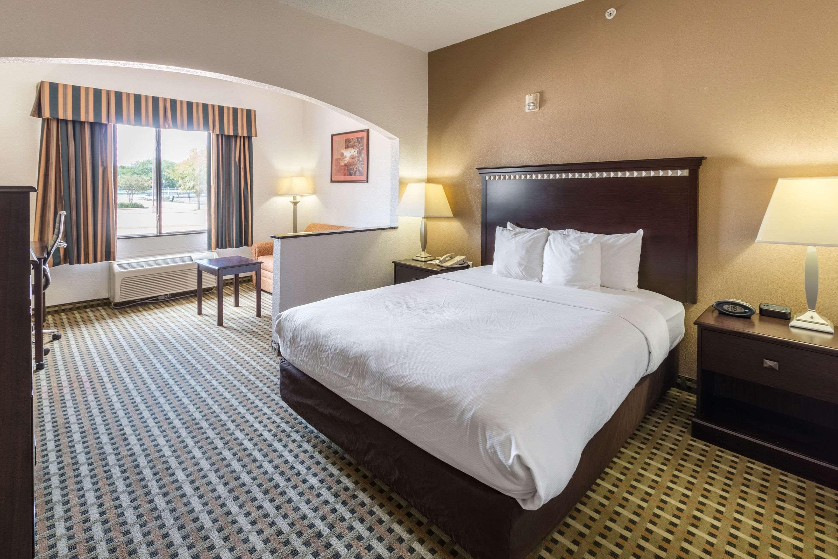 Quality Suites Burleson - Ft Worth Exteriér fotografie